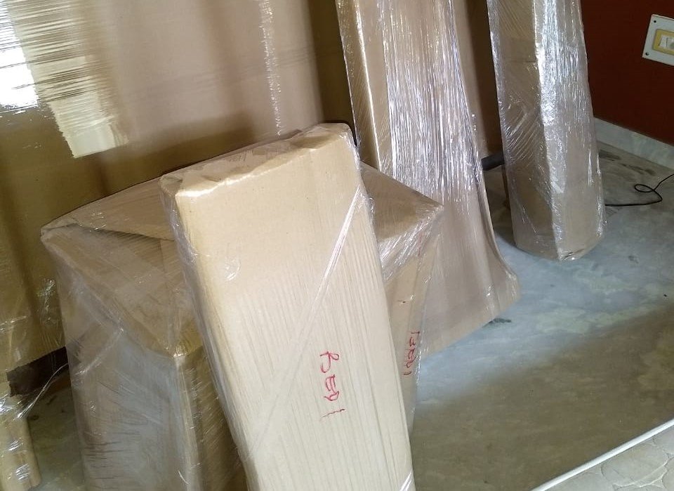 Wardrobe boxes for hanging clothes